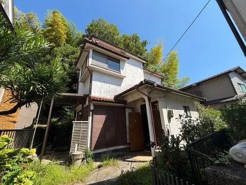 [Kintetsu Brokerage] A convenient property for commuting and schooling with access to 2 train lines!