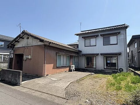 Used single-family home, Nishioi-cho, Sabae City, parking for 4 cars
