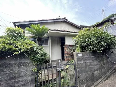 ○ A luxurious single-story house with a spacious land in a calm environment! ○ Comes with a warehouse, seasonal