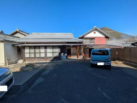Nishisakamoto, Iiyama Town, Marugame City (Sakaide Station) 2-story 5DK
