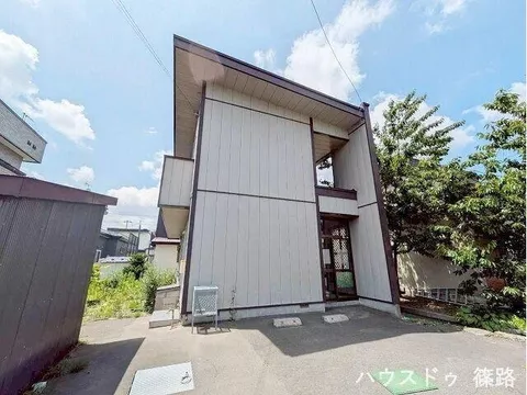 Land 56 tsubo × 10m front public road! Parking for 2 cars available, 5LDK house 2 minutes walk from the bus stop