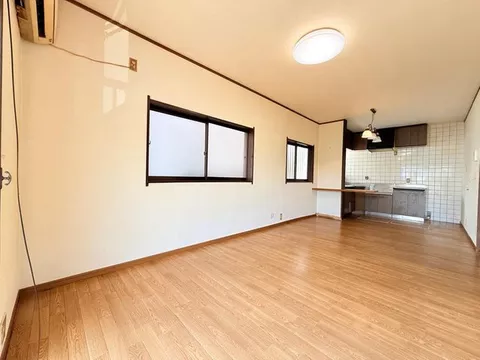/ 4SLDK + Parking for 2 cars / Immediate access to Aeon Town Tomio Minami and the Second Sahana