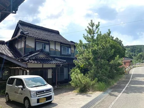 Sanuki, Kawahara-cho, Tottori-shi, Tottori (Kawahara Sta.) 2F, 10DK

3,000,000 yen