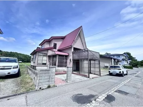 【Has water leakage】A two-story 5LDK house with parking for 8 cars in a tranquil location
