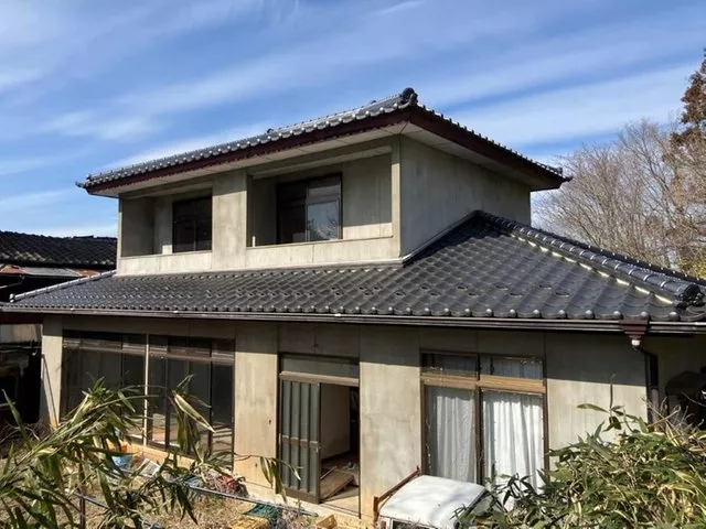 The building is only up to carpentry work, so the buyer will need to do the interior and exterior work.