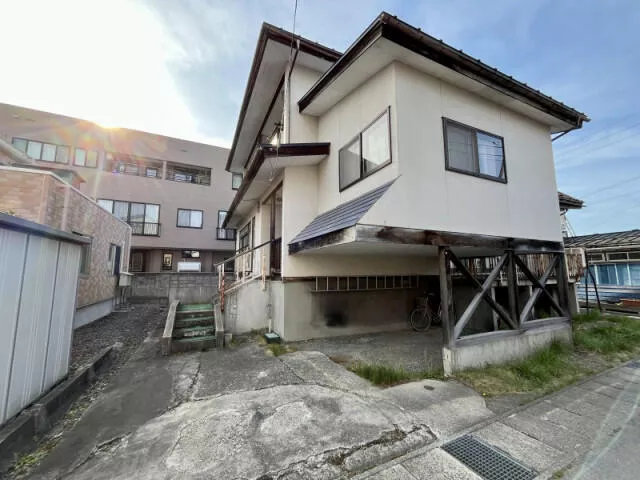 Hakodate City, Tomioka-cho 1-chome (Goryokaku Station) 2-story 5DK