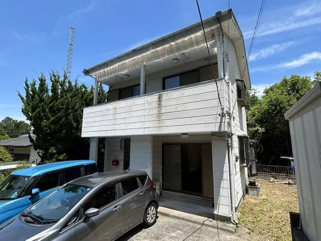 [No vacation rental use] A 2LDK with all rooms facing south, allowing for sunlight, and parking for 3 cars