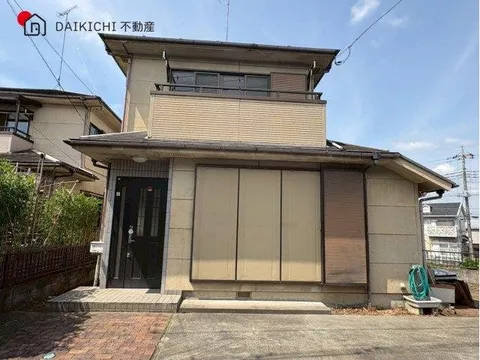 South-facing road with good sunlight exposure! Spacious 69 tsubo lot with parking space for 2 cars! - Image 3