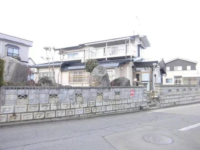 Northeast corner lot of 99.61 tsubo! 6K used house! 560m to Trial Ohara store!