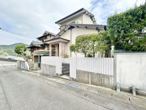 [Open House Held] [Interior and Exterior Renovation Planned / Move-in Available Within the Year] 2LDK with 2 Western-style rooms.