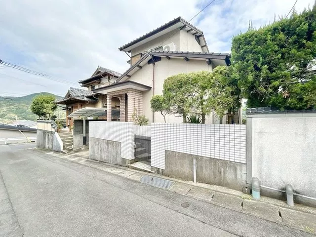 [Open House Held] [Interior and Exterior Renovation Planned / Move-in Available Within the Year] 2LDK with 2 Western-style rooms.