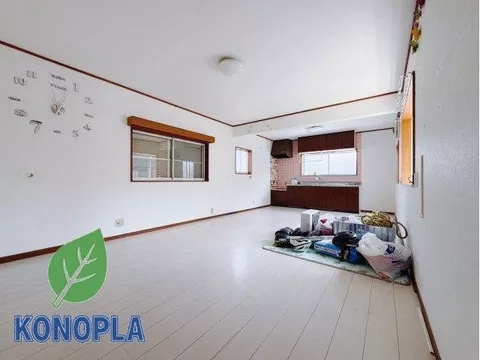 A house available for around 30,000 yen per month, spacious garden, a safe living environment for shopping, excellent storage capacity. - Image 2