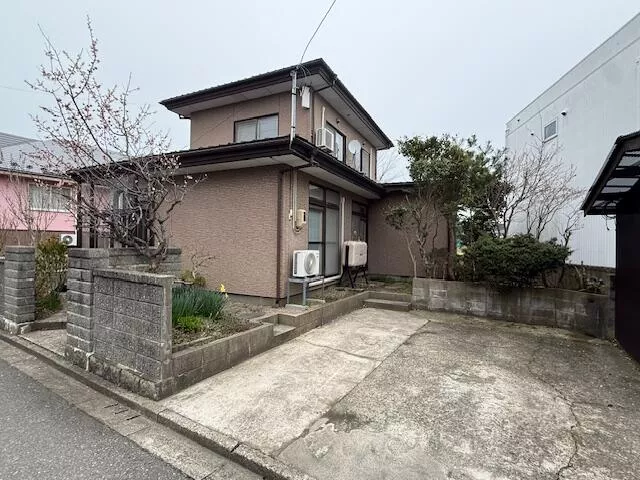 Akita City, Hachiman-ta 1-chome, (Izumi-Sotoakikawa Station) 2-story building 3LDK