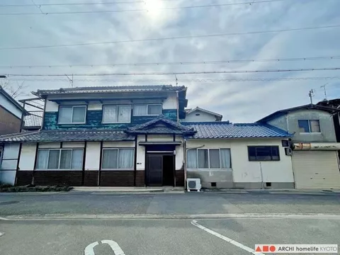 16 minutes walk from Sanyo Aboshi Station! East-facing property with good sunlight! Parking with shutter available!