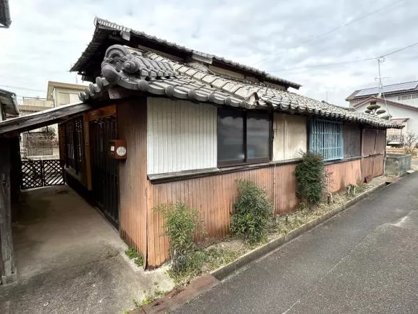 Ogi City, Ushizu Town, Kaki Hise (Ushizu Station) single-story building 4DK