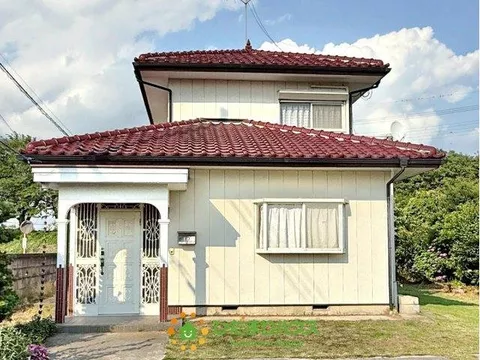 Supermarkets and convenience stores within a 10-minute walk for easy shopping! Hida Mari House in local Kuki