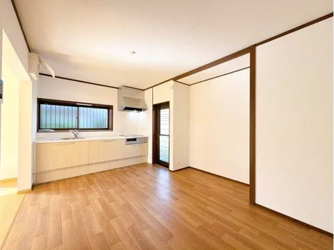 Payment equal to rent! Please consult us about combining car and card payments. - Image 1