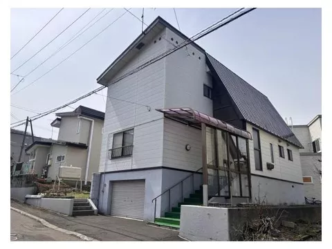 A well-maintained home, built by Iwakura Home