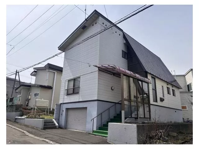 A well-maintained home, built by Iwakura Home