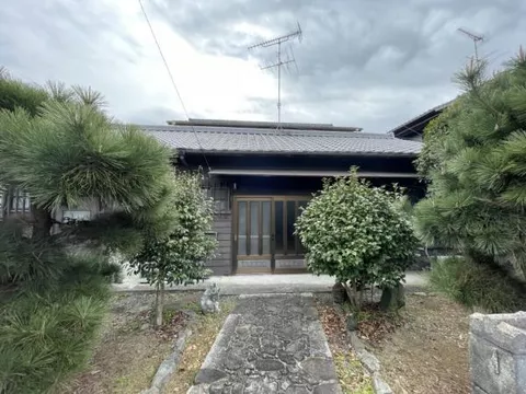 Saijo-city, Tambara-cho, Ishitsune (Tamanoe Sta.) 2F 8DK

2,050,000 yen