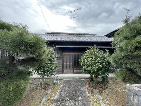 Saijo-city, Tambara-cho, Ishitsune (Tamanoe Sta.) 2F 8DK

2,050,000 yen