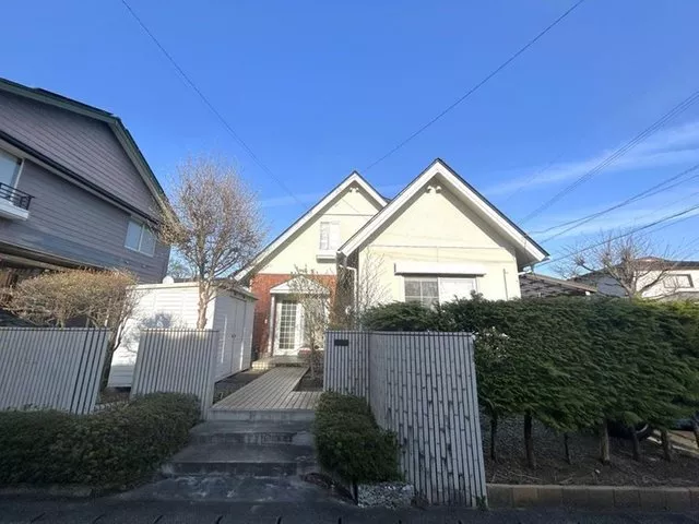 [Open House Held] Interior renovation planned / Move-in possible within the year / New seismic standards compliant / Southwest corner lot /