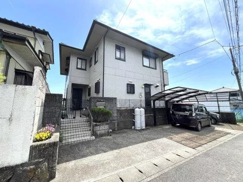 Space is justice - a large detached house over 165 square meters. A spacious layout that can also accommodate two families.