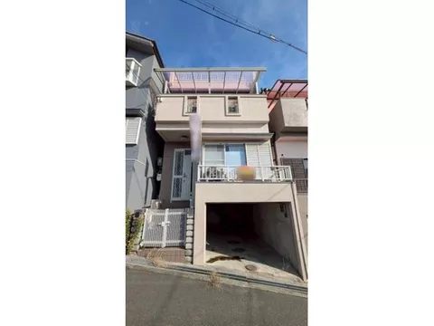 Comes with an inner garage! (Vehicle type restrictions apply) Water facilities are centralized! There is a calming Japanese-style room♪
