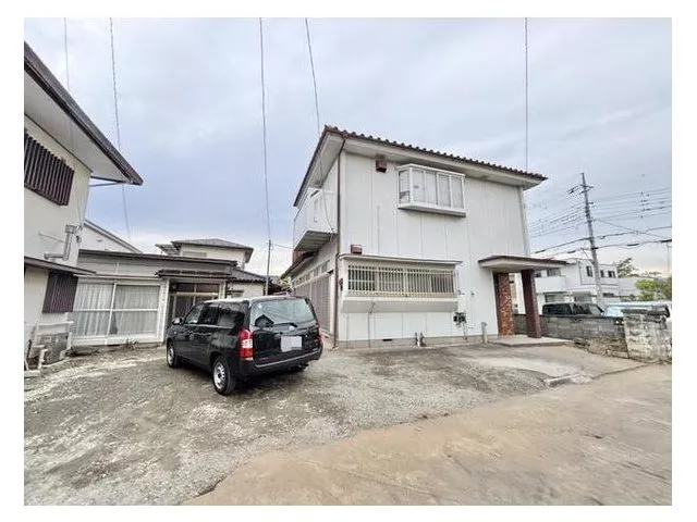 Popular Kofu City Sumiyoshi area! Includes a two-story house and a single-story house on the property.
