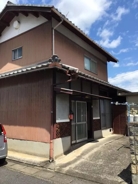Suehiro-cho, Omihachiman-shi, Omihachiman (Hirata Sta.) 2F 8DK

3,280,000 yen