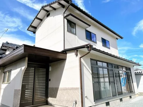 [Open House] [Immediate Move-in Available] [Interior and Exterior Renovated] [New Water Fixtures Replaced]