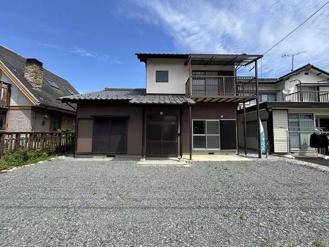 【Open house held】【Interior and exterior renovated】Parking for 3 standard cars in parallel. Garden space available