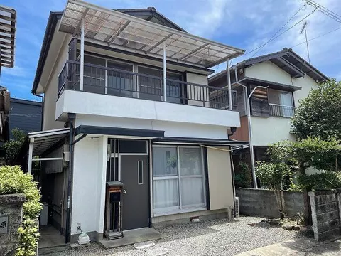 Aza Takasu, Hikaichino-cho, Komatsushima-shi, Komatsushima (Minami-Komatsushima Sta.) 2F 5K

1,800,000 yen
