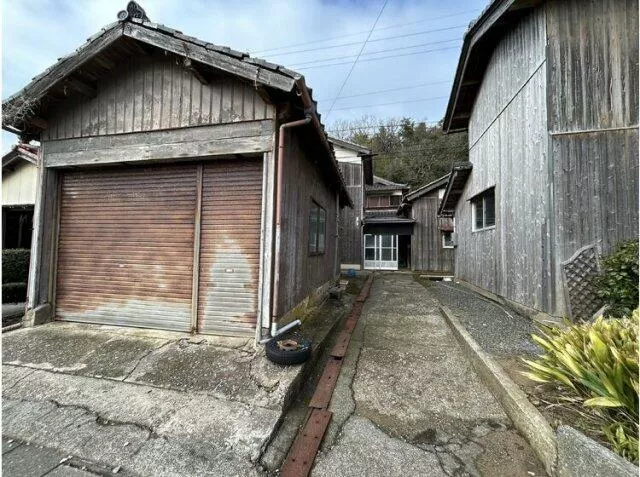 Kaga City, Katano Town (Daishoji Station) 2-story building 9DK