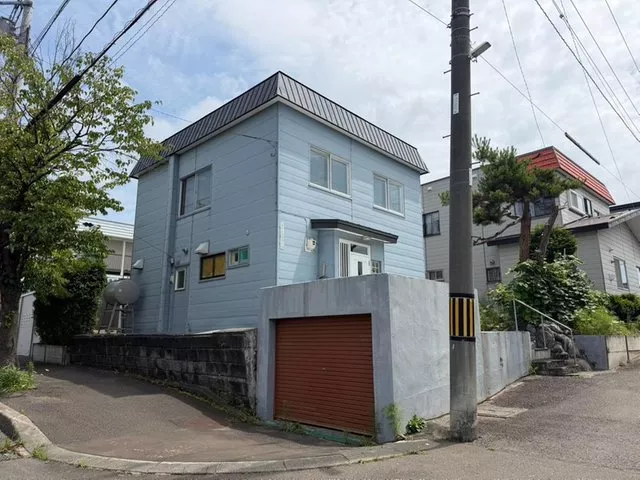 Corner lot with garage! Convenient living with 5SLDK♪
