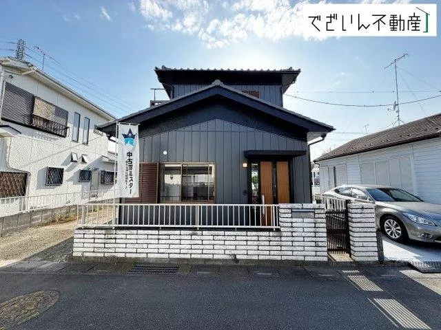 Renovated interior and exterior home ■ New water facilities ■ Within a 10-minute walk to supermarkets and convenience stores☆