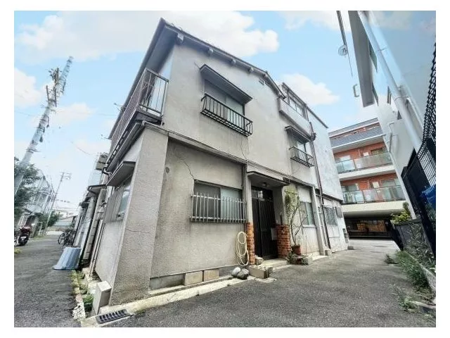 ■Convenient location 2 minutes on foot from Kamishinjo Station■Spacious 4LDK, all rooms over 6 tatami mats■Corner lot on three sides