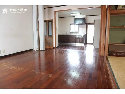 This is a used detached house in Ose-cho, Miyazaki City. It is a single-story house. It is in an urbanization control area. Current condition delivery.