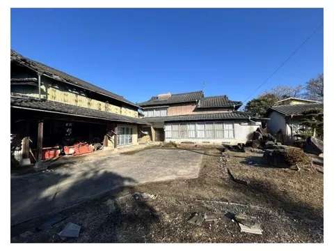 149 tsubo of land area, two-story building with all rooms over 6 tatami mats and storage