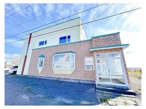 【Open house held】【Current sale until March 1】Move-in available within the year, parking for 4 regular cars. Front.