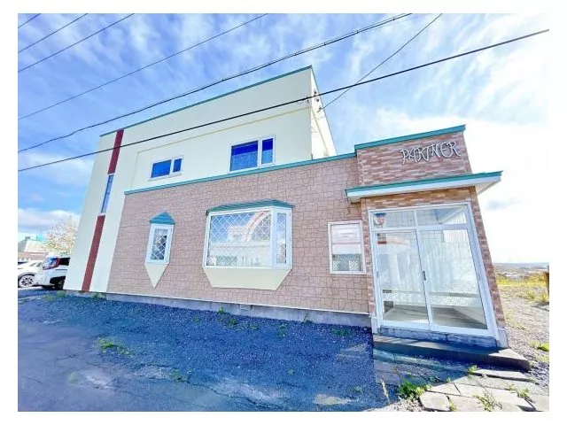 【Open house held】【Current sale until March 1】Move-in available within the year, parking for 4 regular cars. Front.
