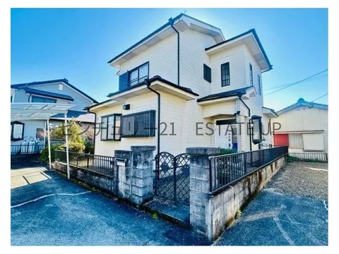 3LDK + Japanese-style room for great usability, with a carport for 2 cars♪