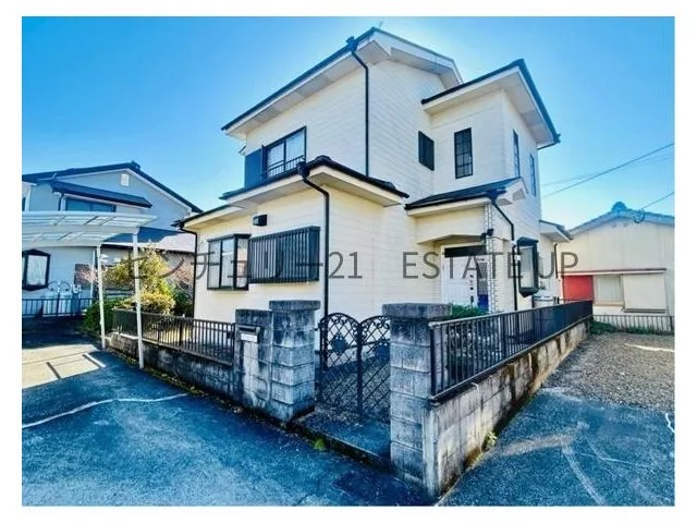 3LDK + Japanese-style room for great usability, with a carport for 2 cars♪