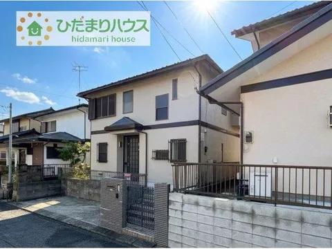 Immediate viewing and appointment available! Renovated property, 10 minutes on foot to Joy Foods
