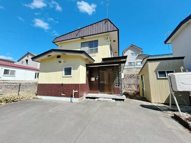 [Open House Scheduled] Interior and exterior renovation planned / Water fixtures replacement / Parking for 3 cars available / Garden space available