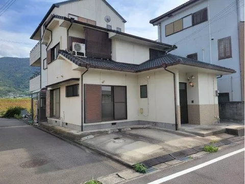 The interior is very clean, and it is available for immediate viewing as it is vacant.