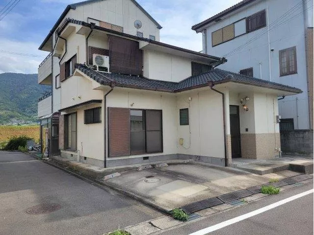 The interior is very clean, and it is available for immediate viewing as it is vacant.