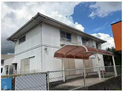 A second-hand house with an office on the first floor and living space on the second floor! How about it for business use and as a home?