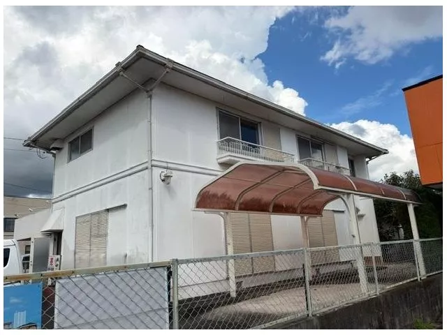 A second-hand house with an office on the first floor and living space on the second floor! How about it for business use and as a home?