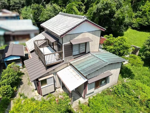 Surrounding environment ◎ Excellent location close to the city hall and the sea! Convenient garage + main house + 2 small buildings included!